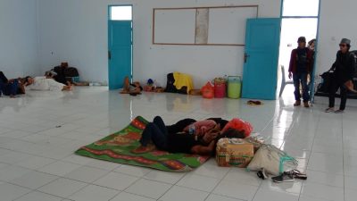 Cuaca Ekstrem, Puluhan Calon Penumpang KM Nusantara Tujuan Kotabaru Terpaksa Nginap di Pelabuhan Majene