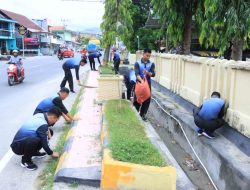 Dukung Program Pemerintah Majene Mapaccing, Polres Majene Gelar Aksi Bersih-Bersih