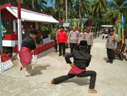 Desa Buttu Baruga Sambut Tim Penilai Satkamling Dari Polda Dengan Pamacca