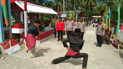 Desa Buttu Baruga Sambut Tim Penilai Satkamling Dari Polda Dengan Pamacca