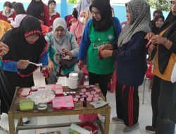Unsulbar Latih PKK Kelurahan Lembang Produksi Masker Wajah dan Sabun dari Kefir