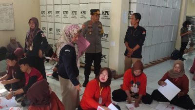Karo Ops Polda Sulbar Pantau Logistik di Gudang KPU Majene