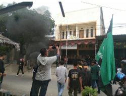 OTT Dugaan Money Politic Kandas di Meja Gakkumdu, HMI Segel Kantor Bawaslu Majene