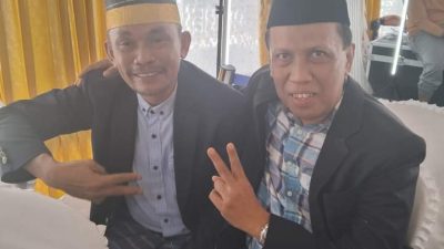 Beredar Foto Pj. Kades Buttu Baruga Salam 2 Jari, Bawaslu Diminta Tindak Tegas ASN Tidak Netral