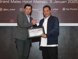 Berkat Dedikasi pada Penyelenggaraan Pilkada 2024, Pj Bahtiar Diganjar Penghargaan KPU Sulbar