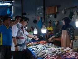 Pj. Bahtiar Bersama Forkopimda Tinjau Harga Pangan di Pasar Sekaligus Gelar GPM