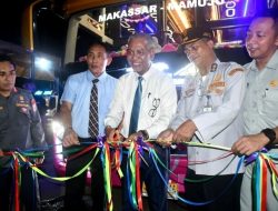 Lepas Angkutan Mudik, Plh. Sekda Provinsi Harap Penumpang Dilayanani Terbaik dan Jamin Keselamatan