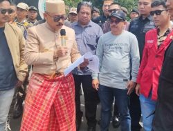 Temui Massa Aksi, SDK Janji Transparansi Beasiswa dan Pengawasan Upah Buruh