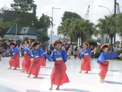 Diikuti 6 Negara, Tim Kesenian Sulbar Tampil Gemilang di Festival Folklore Samarinda