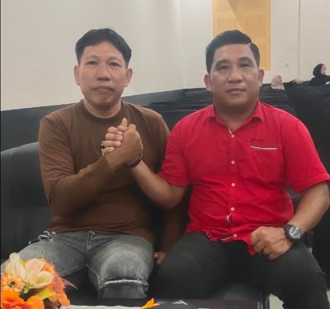 Syamsuddin Kamal, Ketua ISJ Majene, (Kiri).