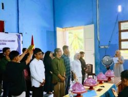 Nurmini Lantik Pengurus Karang Taruna “Sibaliparriq” Desa TBU