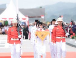 Merah Putih Berkibar Gagah di Pantai Manakarra, Pemprov Sulbar Peringati HUT ke-80 RI dengan Khidmat
