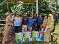 Dinas Perkebunan Sulbar Serahkan Bantuan Sprayer untuk Kelompok Tani Manakarra Mamuju