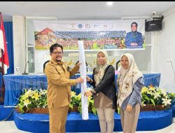 Dinas Kesehatan Sulbar Bagikan Media Spanduk Ajakan “Ayo ke Posyandu” untuk Tingkatkan Kesadaran Masyarakat