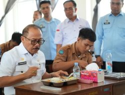Pastikan Sterilitas MBG, Gubernur Suhardi Duka Cicipi Langsung Makanan Siswa di SMKN 1 Rangas