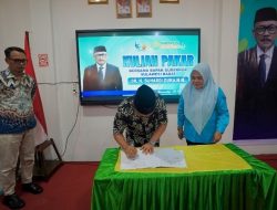 Gubernur SDK Serahkan Hibah Rp100 Juta untuk Institut Hasan Sulur