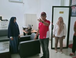 Sekda Sulbar Kunjungi Dua OPD, Soroti Kebersihan dan Kedisiplinan: “Biar Kecil, Kalau Rapi Pasti Nyaman”