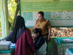 Burhanuddin Pantau Layanan Posyandu di Adolang Dhua, Pastikan Prosedur Kesehatan Berjalan Optimal